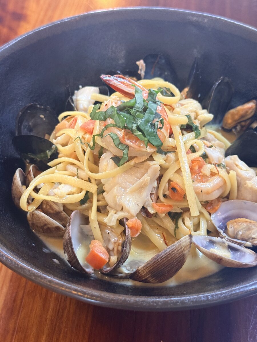 Seafood linguine with clams and mussels
